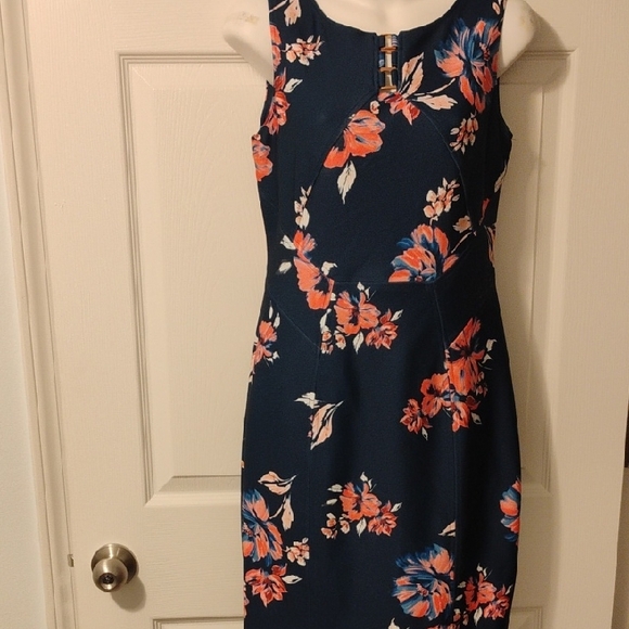 Ivanka Trump Dresses & Skirts - Ivanka Trump Floral Sleeveless Midi Dress